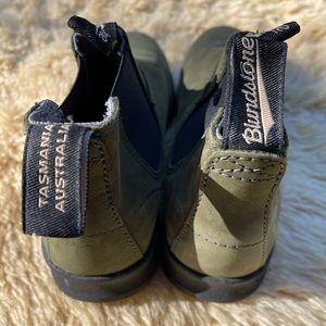 Blundstone Women’s Chelsea olive green suede